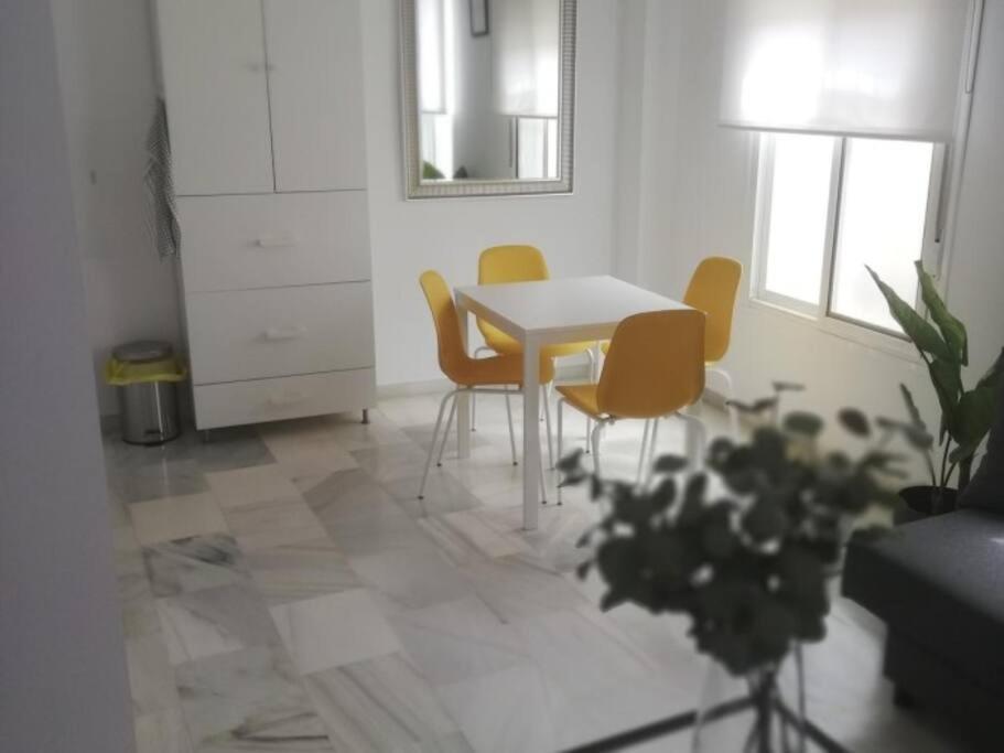 Malaga City One Bedroom Apartment By Namaste Elite ภายนอก รูปภาพ